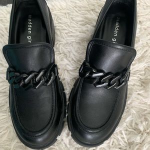 NEW, NEVER WORN Steve Madden platform loafer with black buckle embellishment